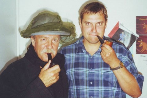 Покурили, подумали, сфотографировались... С доктором О. Вайсом в его музыкальной комнате (Мюнхен, 1998)