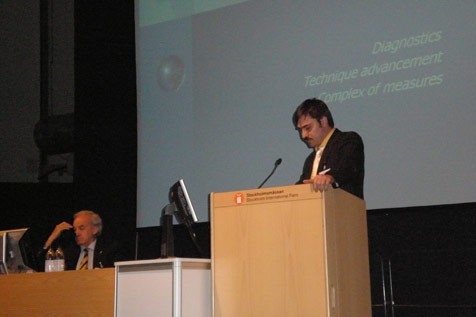 Приятно, когда ученики не отстают. д.м.н. Д. Хубезов докладывает в Стокгольме совместные результаты по лечению толстой кишки (Швеция, 2008)