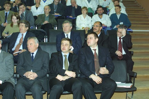 Оживление в зале. С коллегами на пленуме Ассоциации эндоскопических хирургов России (Санкт-Петербург, 2004)