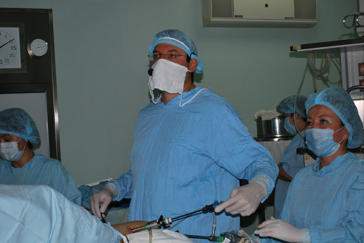 Лапароскопическое удаление кисты яичника (профессор К.В. Пучков, сентябрь 2011 года в г. Астана (Республика Казахстан).