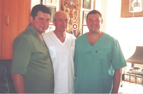 После показательных операций В кабинете у проф. Оноприева с его сыном Александром  (Краснодар, 2004)
