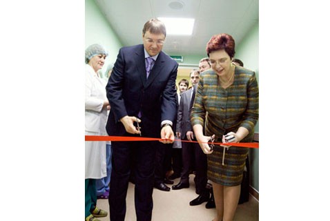 Почетное право открыть OR1 операционную - радостные чувства переполняют душу. С главным врачом и другом, проф. Е. Казакевич (Архангельск, 2010)