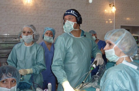 я обожаю старый институт им. Д. О. Отта, оперировать в его операционной большая честь (Санкт-Петербург, 2009)