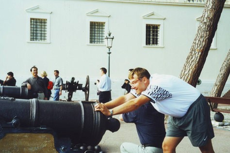 Дали бы пальнуть! Княжеский дворец (Монако, 2000)