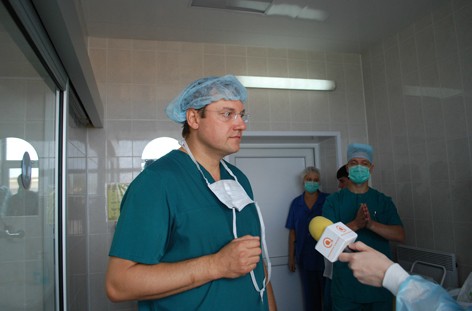 Журналистам тоже интересно, что делают хирурги. Мастер-класс по лечению миомы матки (Архангельск, 2009)