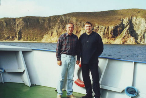 На восточной границе нашей страны. С губернатором Е. И. Наздратенко (Владивосток, 2001)