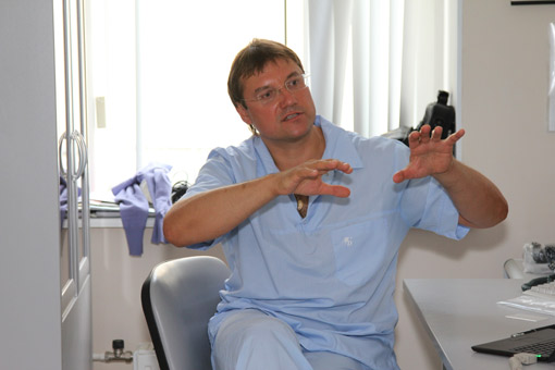 Лапароскопическая миомэктомия с временной окклюзией маточных артерий. Константин Пучков объясняет принцип своей методики (июнь 2010 года, г. Москва).