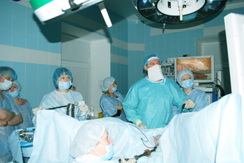 Лапароскопическая  операция удаление очагов эндометриоза с прямой кишки (профессор К.В. Пучков (апрель 2013 года в г. Москва)