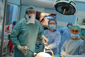 Лапароскопическая операция при пролапсе половых органов (профессор К.В. Пучков, январь 2013 года ( г. Москва).