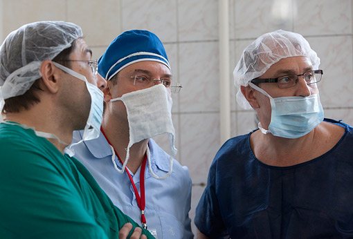 Лапароскопические операции при миоме матки. Всегда есть, что обсудить с коллегами в операционной (О. Азиев, К. Пучков, А. Попов) 